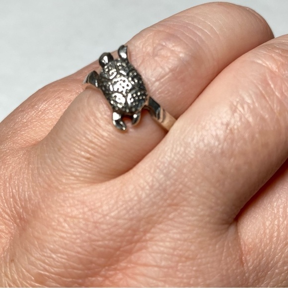 925 Sterling Silver Ring  Turtle Artisan Size 7 3.84g - Picture 4 of 7